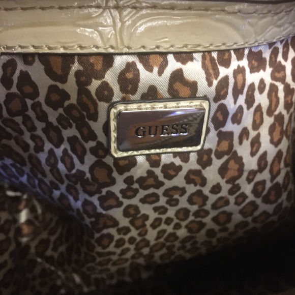 Women’s guess handbag - Picture 7 of 11
